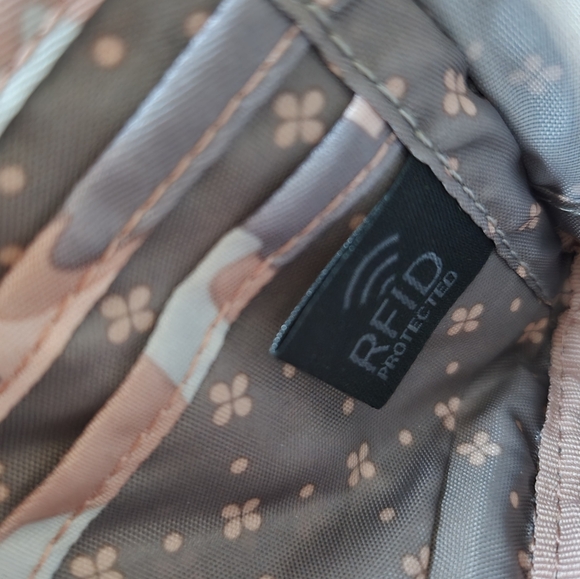 ✨Lug Roundabout XL Convertible Crossbody Bag 🎒🌹 Camo Rose NWT - Picture 9 of 16